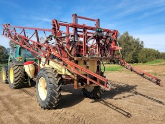 2004 Hardi 3528 Boom Spray