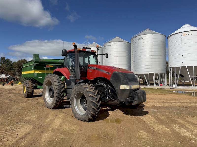 2011 CASE IH MAGNUM 290