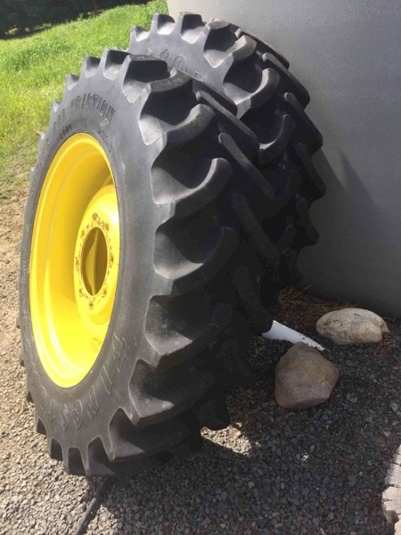 Firestone 13.6R28 Tractor Tyres & Rims x 2