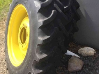 Firestone 13.6R28 Tractor Tyres & Rims x 2