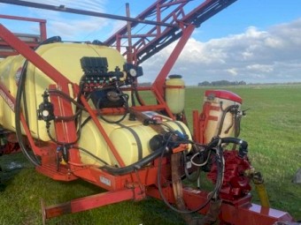 2002 Hardi 4228 Boom Spray