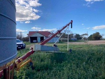 Farm King 851 Auger
