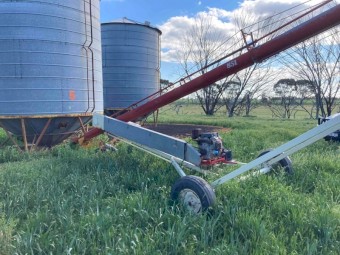 Farm King 851 Auger