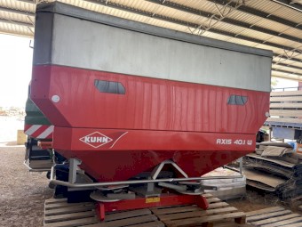 Kuhn Linkage Spreader