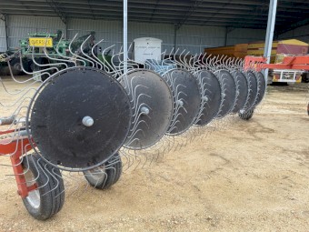 2016 Schinckel 16 Wheel Hay Rake with Wind Shields