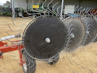 2016 Schinckel 16 Wheel Hay Rake with Wind Shields