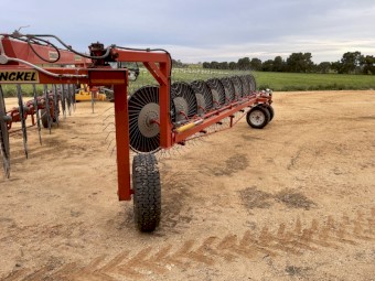 2016 Schinckel 16 Wheel Hay Rake with Wind Shields