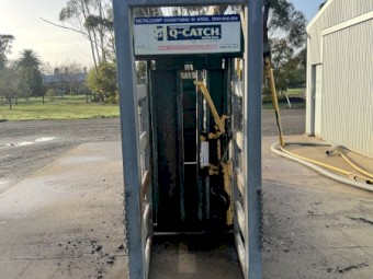 Arrow FarmQuip Q Catch 6100 Cattle Crush and Scales