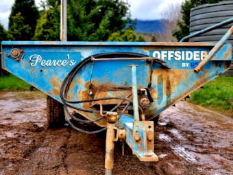 Round Bale Feed Out Trailing Cart