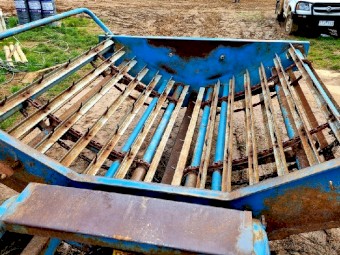 Round Bale Feed Out Trailing Cart