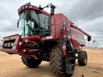 2010 Case Header 7120 with 2152 40’ McDon Front