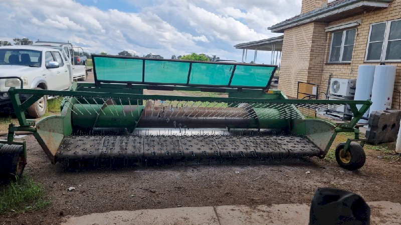 John Deere 914 Canola Pickup Front