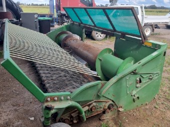 John Deere 914 Canola Pickup Front