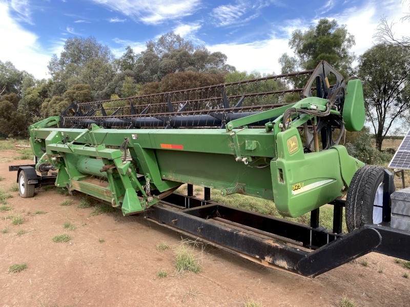 John Deere 925D Draper Front
