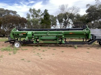 John Deere 925D Draper Front