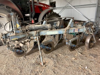 Overum 3 furrow hydraulic plough 