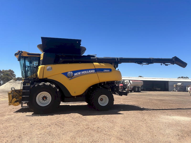 2016 cr9.90 New Holland + 40ft Macdon