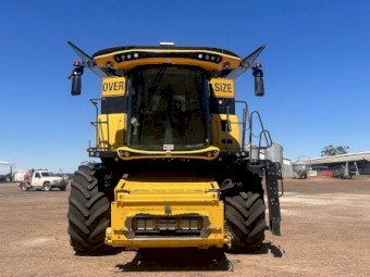 2016 cr9.90 New Holland + 40ft Macdon