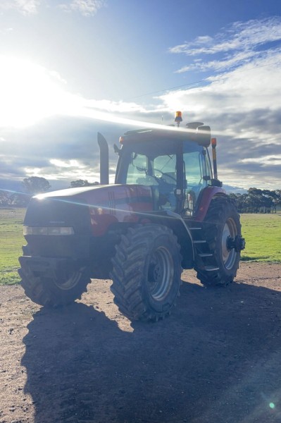 (2000 Case MX220 Tractor