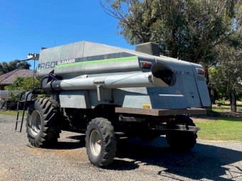 1990 R60 Deutz-Allis Gleaner Header with 27ft front on trailer