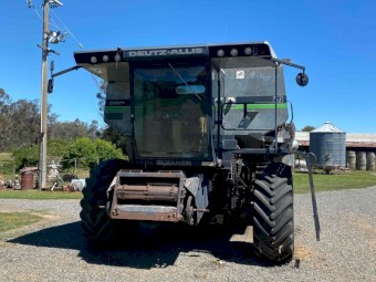 1990 R60 Deutz-Allis Gleaner Header with 27ft front on trailer