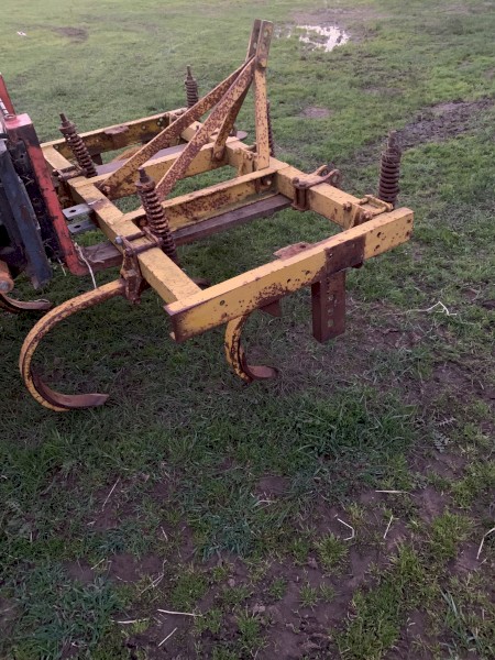 5 Tyne chisel plough 