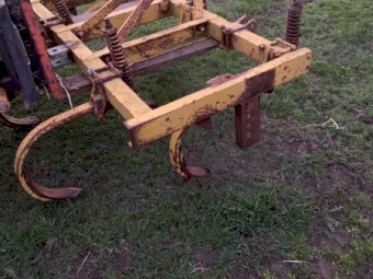 5 Tyne chisel plough 
