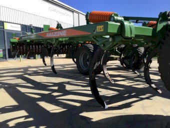 MAKE AN OFFER - 2016 AMAZONE Cenius 6003-2TX Super Deep Ripper - No Reasonable offer refused.