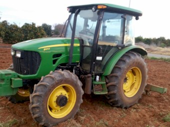 2011 John Deere 5101E Tractor/Loader