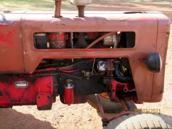 International B414 Tractor