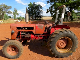 International B414 Tractor