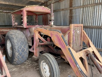 International 564 Front End Loader