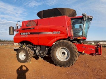 2015 Case IH 8240 Header with 45ft Case IH 3152 Front & Trailer