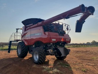 2015 Case IH 8240 Header with 45ft Case IH 3152 Front & Trailer