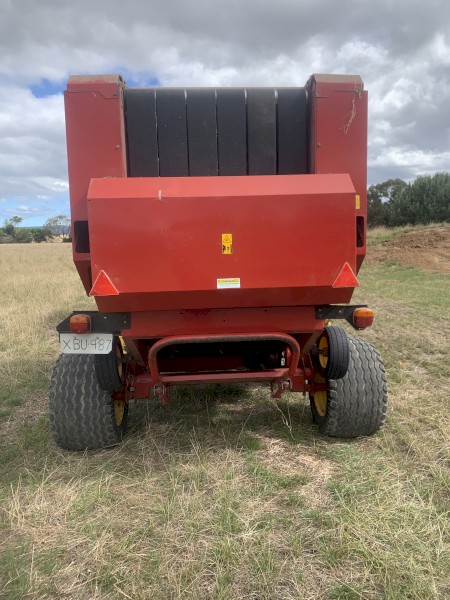 New Holland br740 Round Baler 