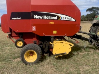 New Holland br740 Round Baler 