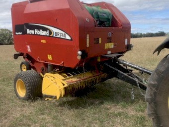 New Holland br740 Round Baler 