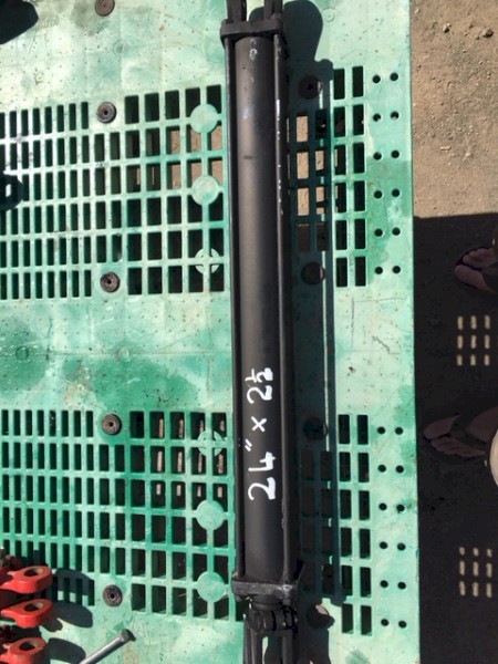 Cross Hydraulic Ram - 24 in x 2 1/2 in