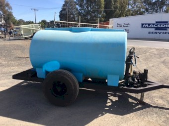 S/H Tank Trailer with 2700L Poly Tank