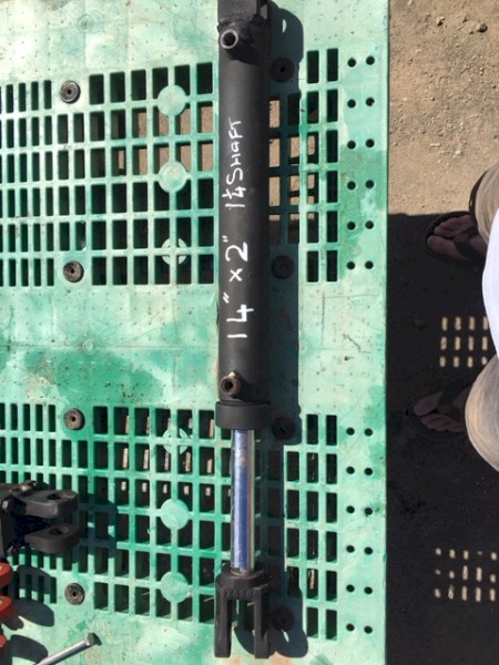 14 in x 2 in Slimline Hydraulic Cylinder with 1 1/4 in Shaft