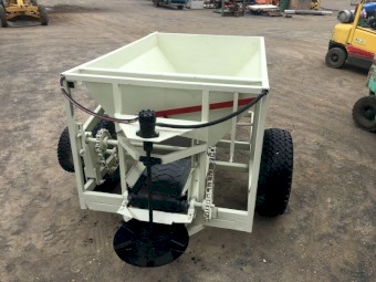 Seymour 1 1/2 Ton Spreader