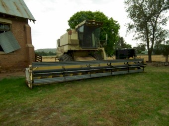 New Holland 8070 Header