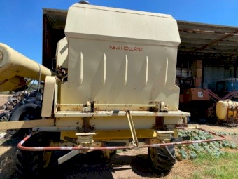 New Holland 8070 Header