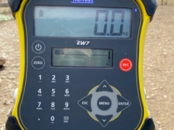 Prattley 3 Way Manual Weigh Crate with EW7 Tru-Test indicator & Load Bars.