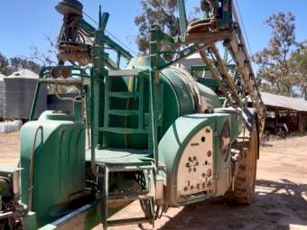 2005 Goldacres 4024 Boom Spray &  2004 Massey Ferguson 7475 Tractor with GPS