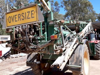 2005 Goldacres 4024 Boom Spray &  2004 Massey Ferguson 7475 Tractor with GPS