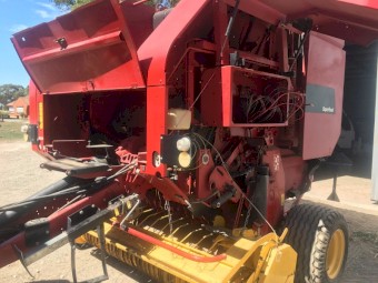 2005 New Holland BR750 Baler