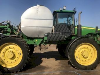 John Deere 4940 Self Propelled Boom Spray