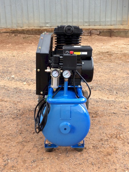 Peerless 17cfm 15amp Compressor 3yrs old.