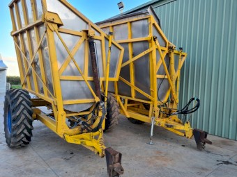 Gregoire G140  Grape Harvester, bins and pruning saws